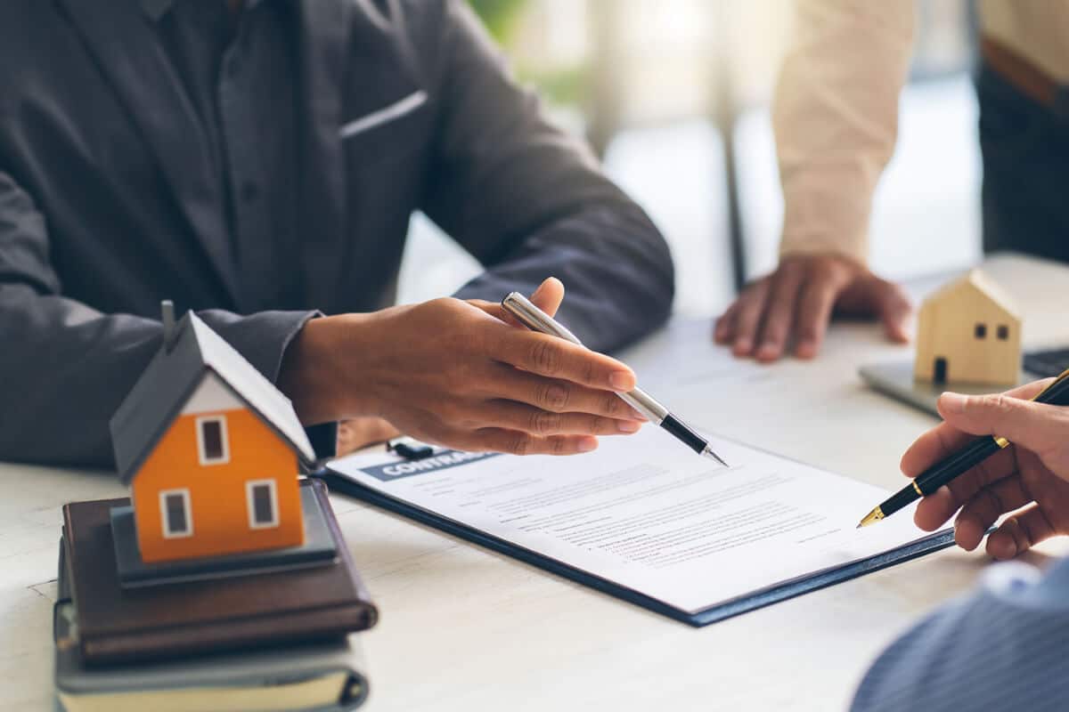 Why Do Banks Sell Foreclosures So Cheaply? Real Estate Crunch