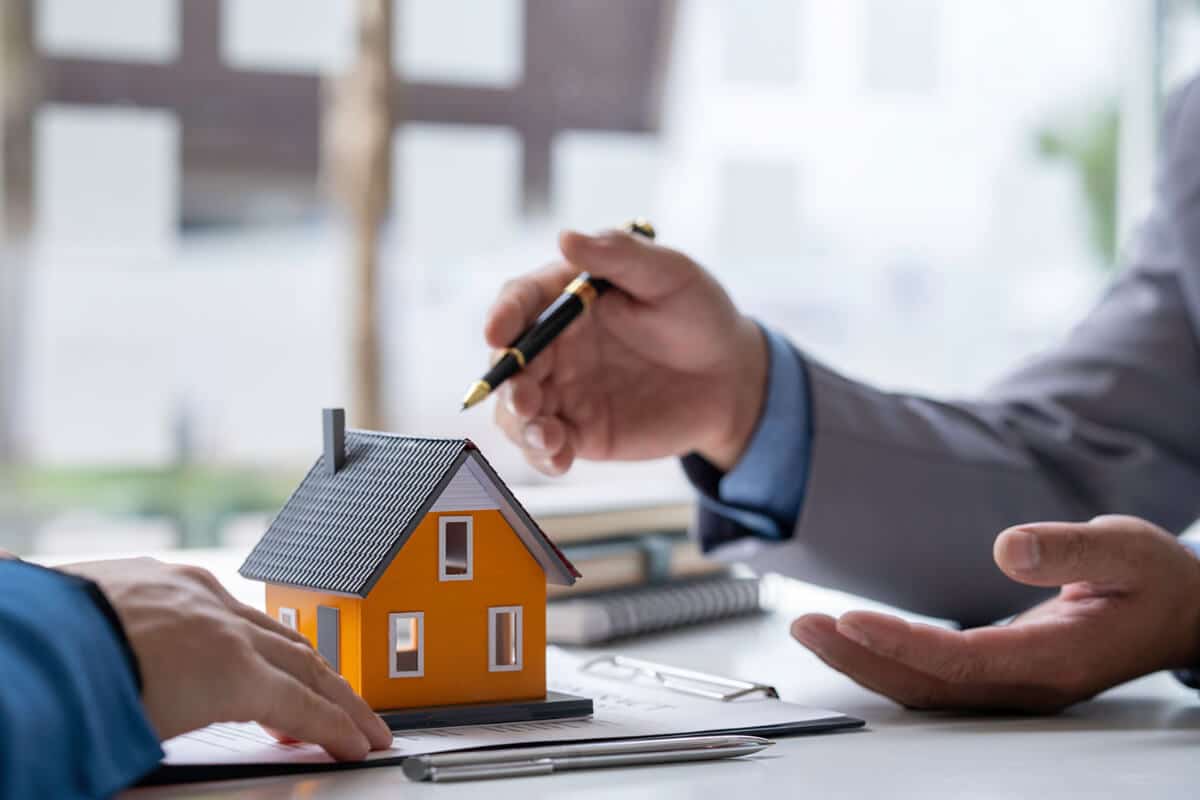 Why Do Banks Sell Foreclosures So Cheaply? Real Estate Crunch