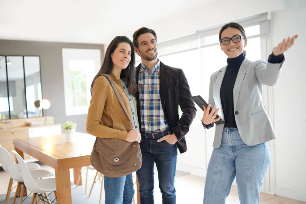 Qualifications To Become A Real Estate Agent